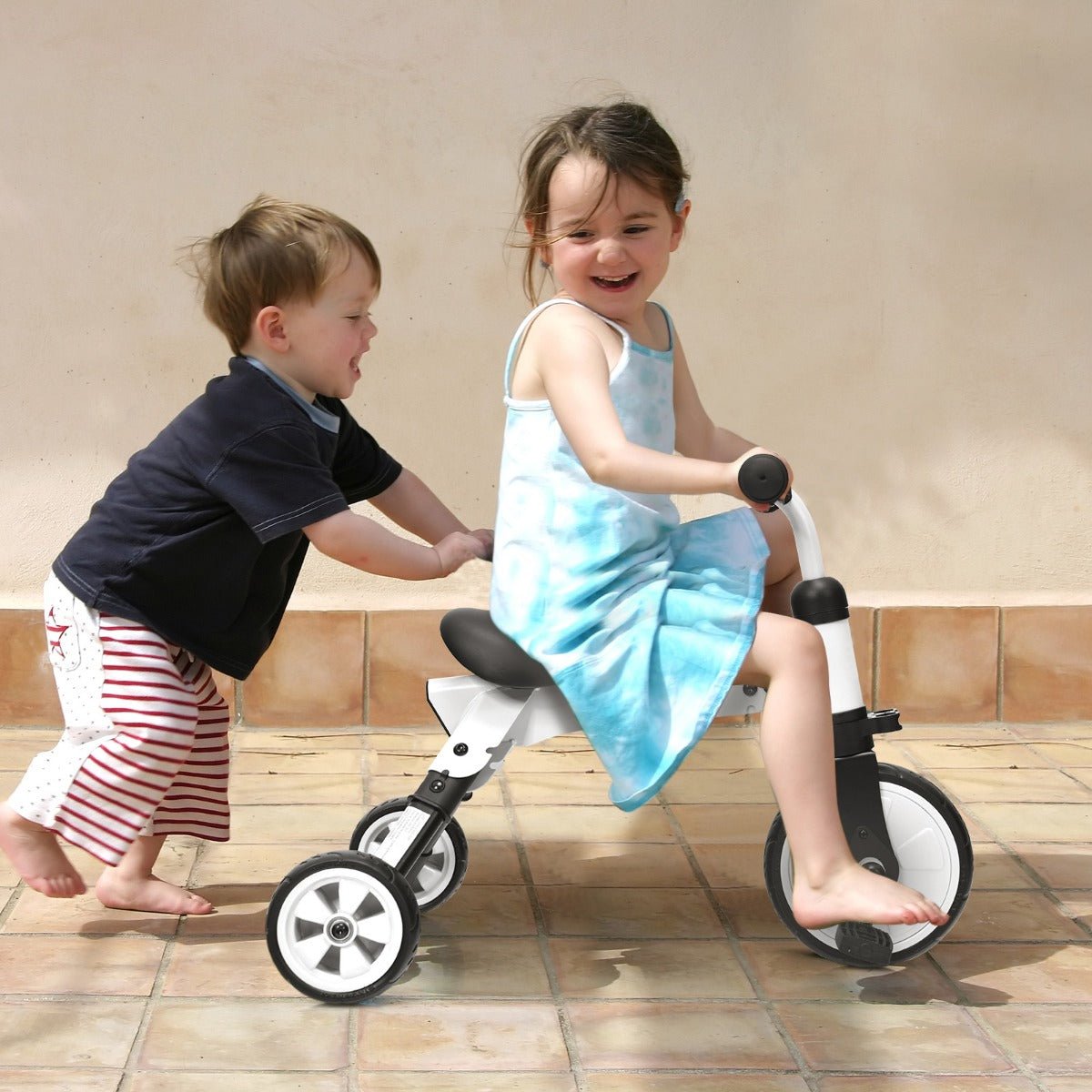 Toddler's Delight: Folding Tricycle with Detachable Pedals for Dual Adventures