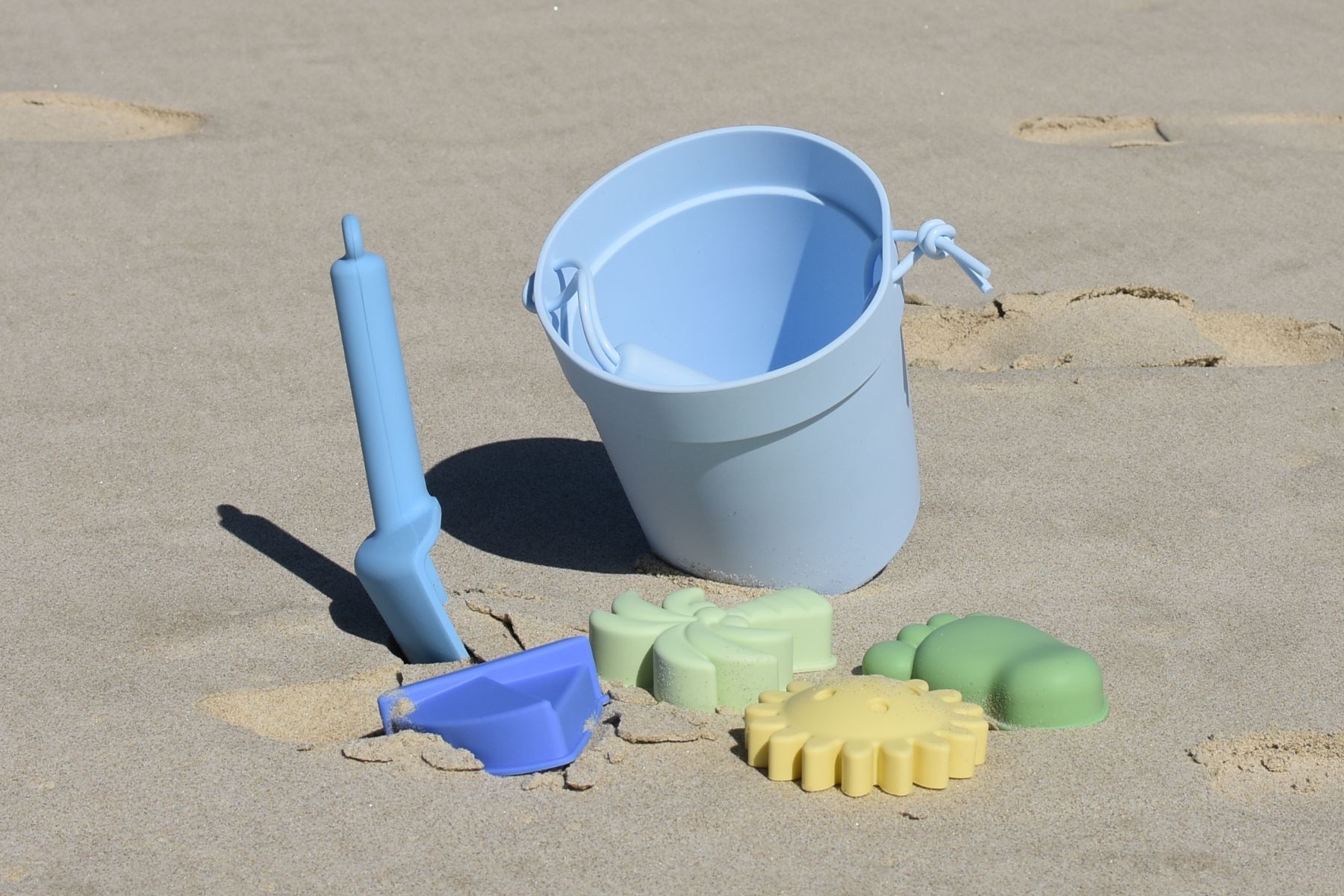 Sturdy Silicone Beach Kit in Blue