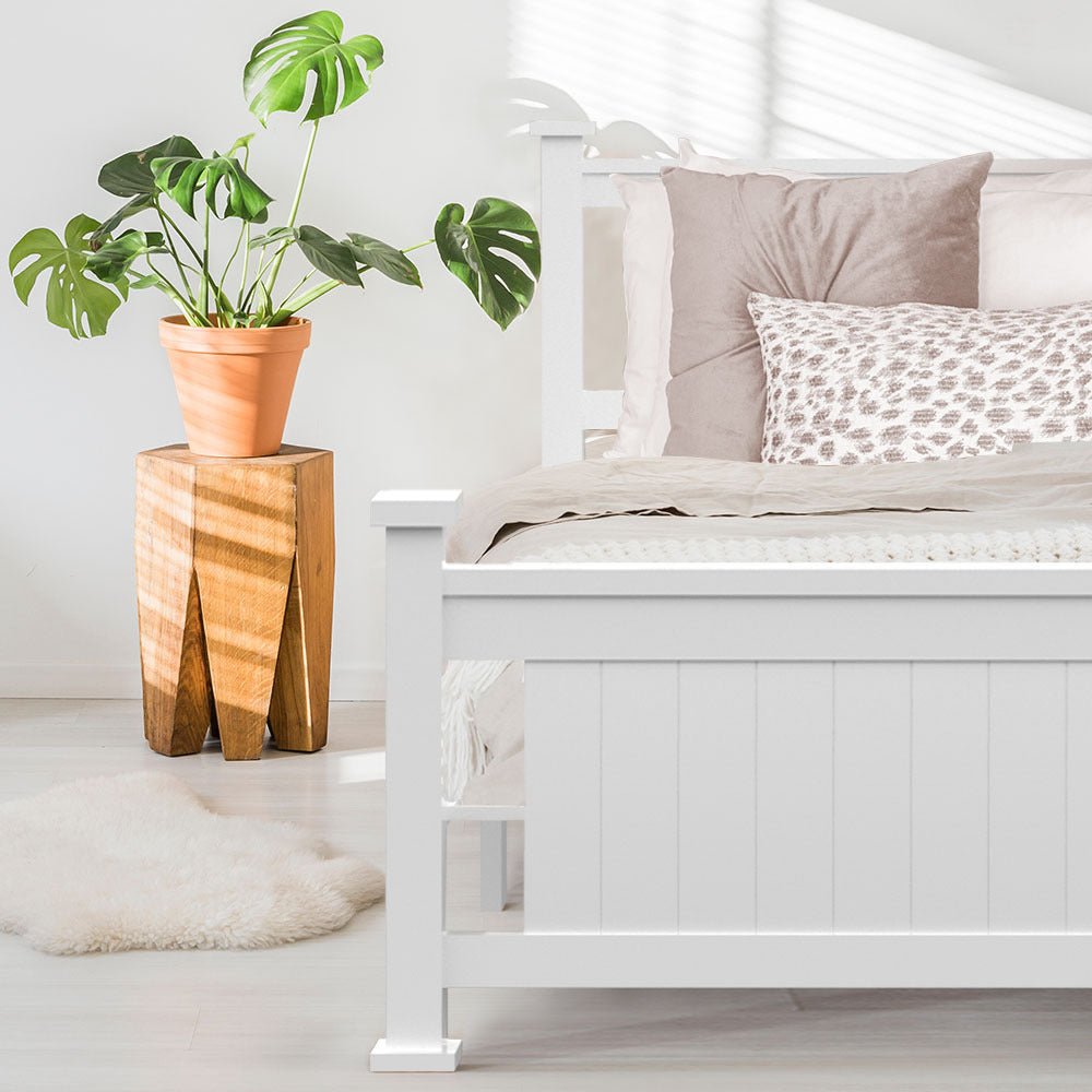 White Kingston Slumber King Single Bed In Room Setting