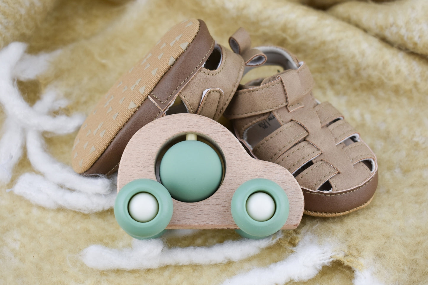 Kaper Kidz EcoSpin Green Car | Beech Wood Silicone Toy 12M+