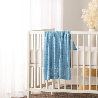Little Gem blue organic cotton baby blanket, soft and safe, ideal for cozy sleep.