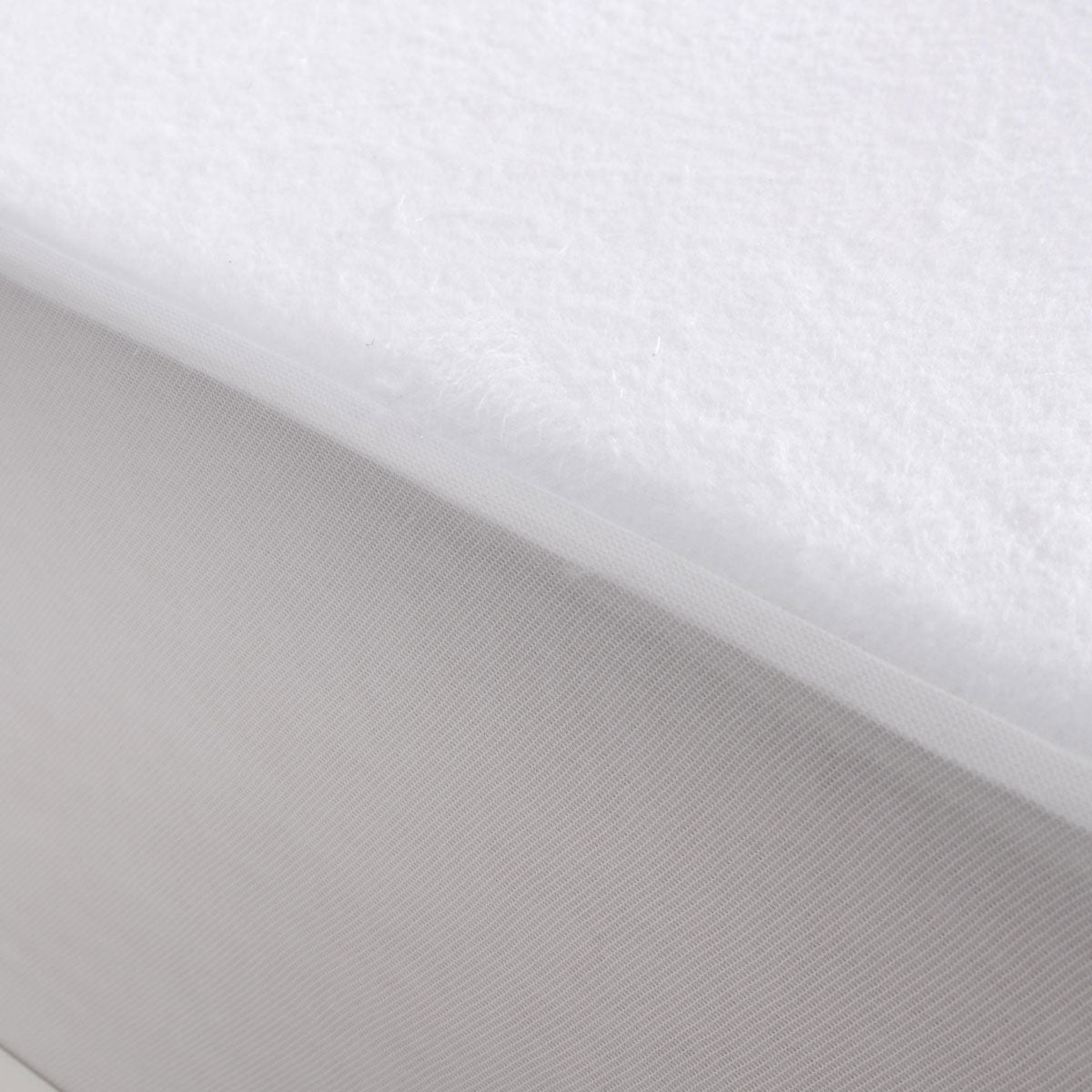 Waterproof cotton flannel protector for single mattresses, breathable design ideal for childrens bedding.