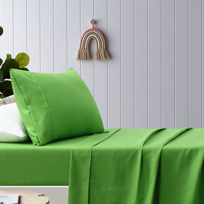 Cozy green microfibre sheet set for kids beds, double size by Happy Kids.