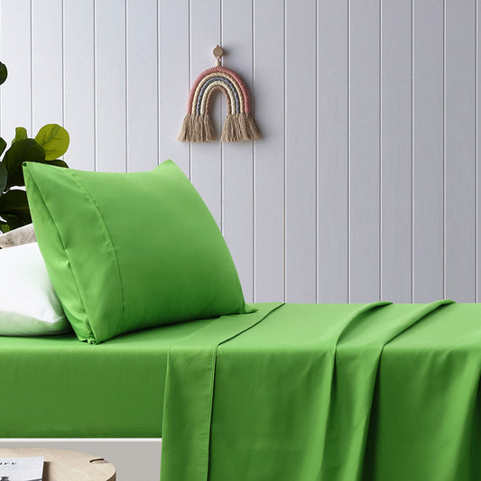 Cozy green microfibre sheet set for kids beds, double size by Happy Kids.