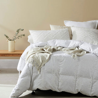 Colorful cotton-covered kids quilt by Logan & Mason in queen size for cozy bedrooms.