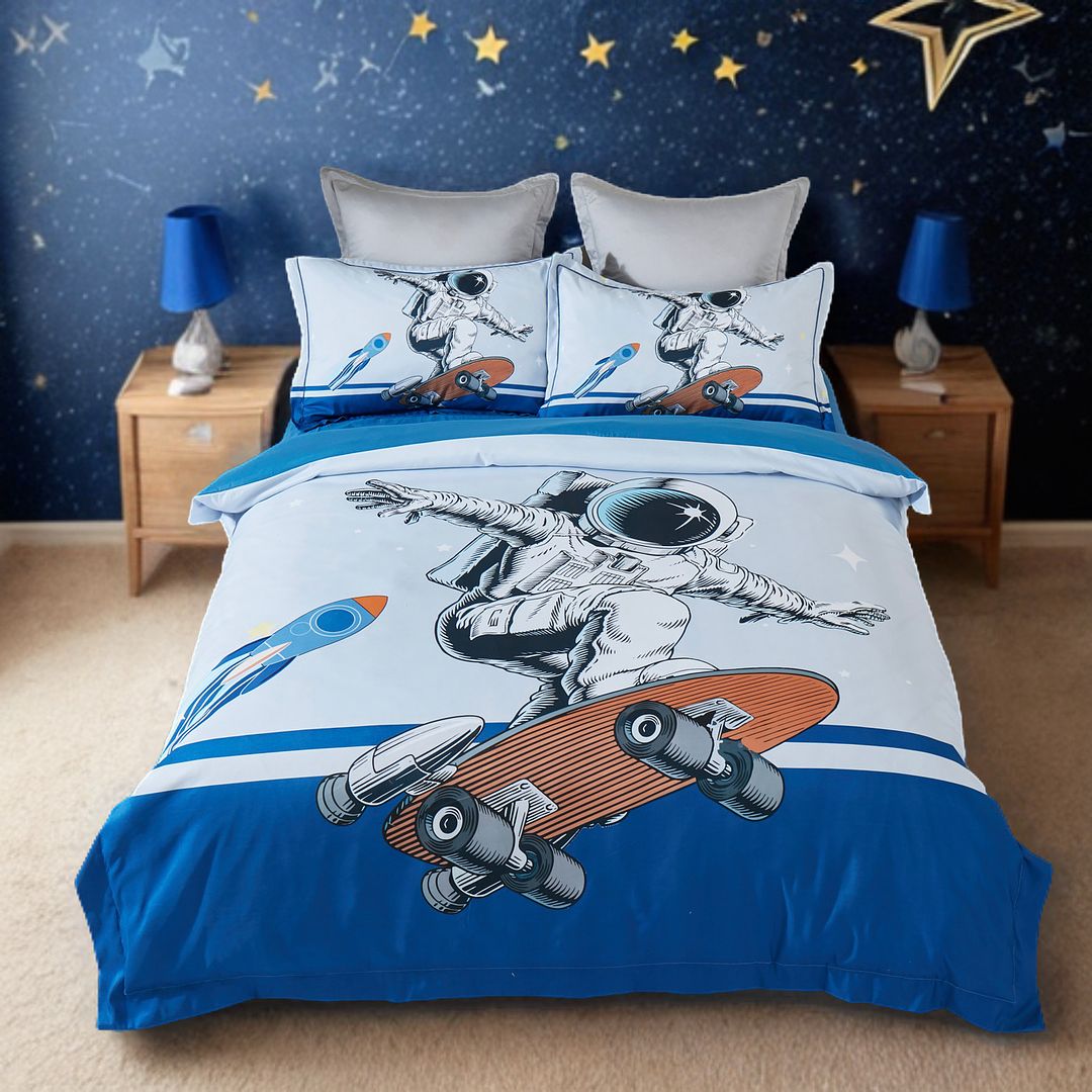 Astronaut-themed double-size quilt cover set for kids bedrooms, fostering imagination and creativity.