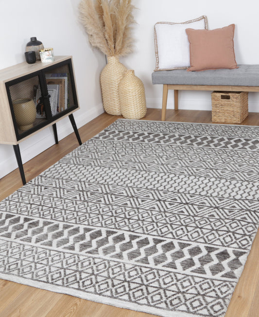 Grey geometric rug with playful design for kids rooms, 160x230cm, adds fun and style.