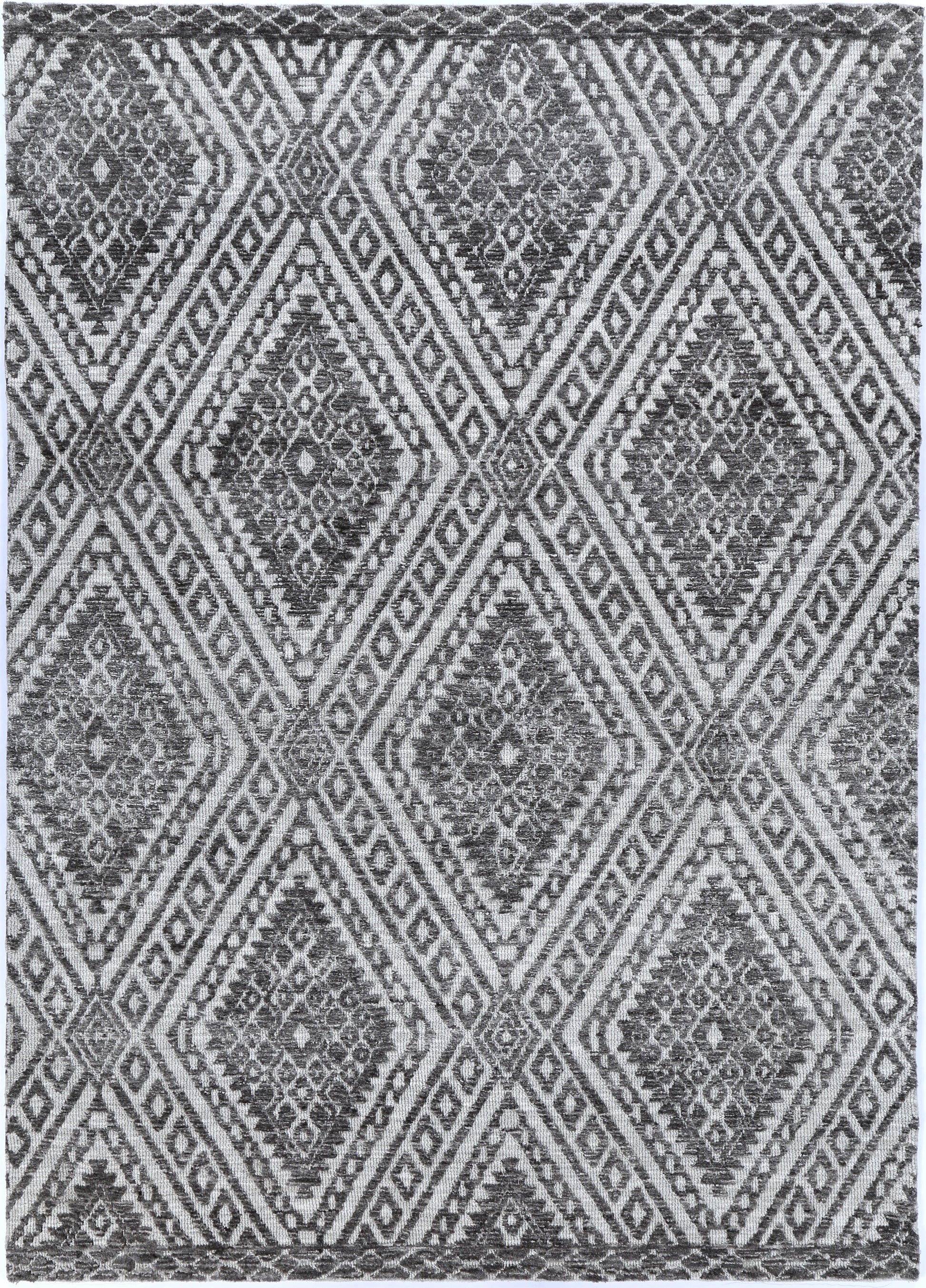 Childs tribal design rug in grey cotton-backed polyester, Amritsar 160x230cm. Soft and durable.