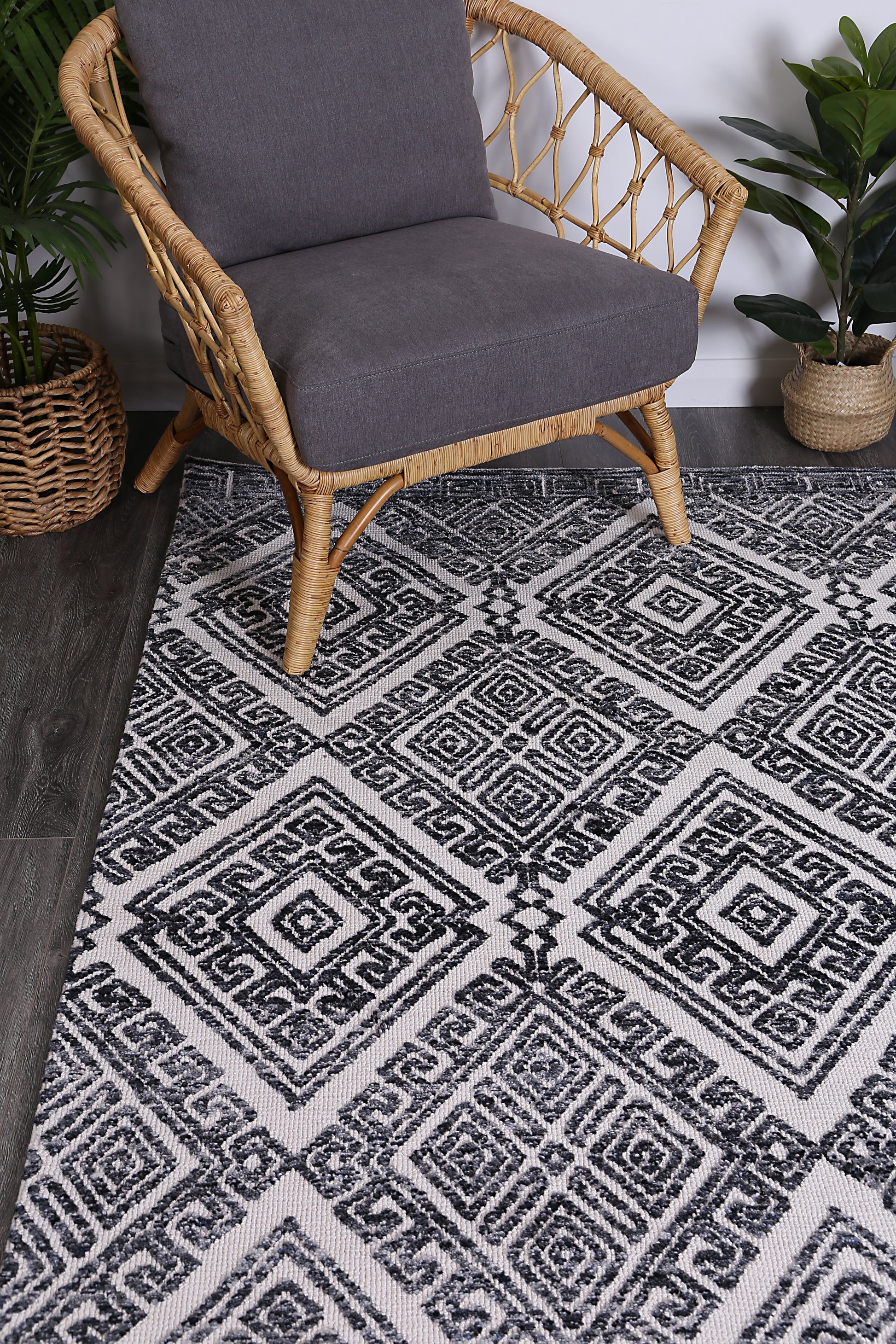 Amritsar Glenfalls Anthracite Tribal Rug for Kids Rooms, 160x230cm - Durable, playful design.