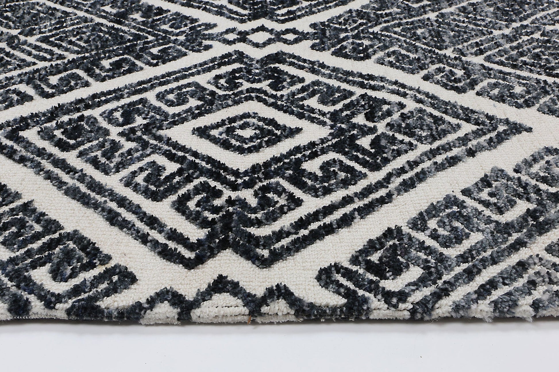 Amritsar Glenfalls Anthracite Tribal Rug | Stylish 160x230cm rug perfect for kids rooms.