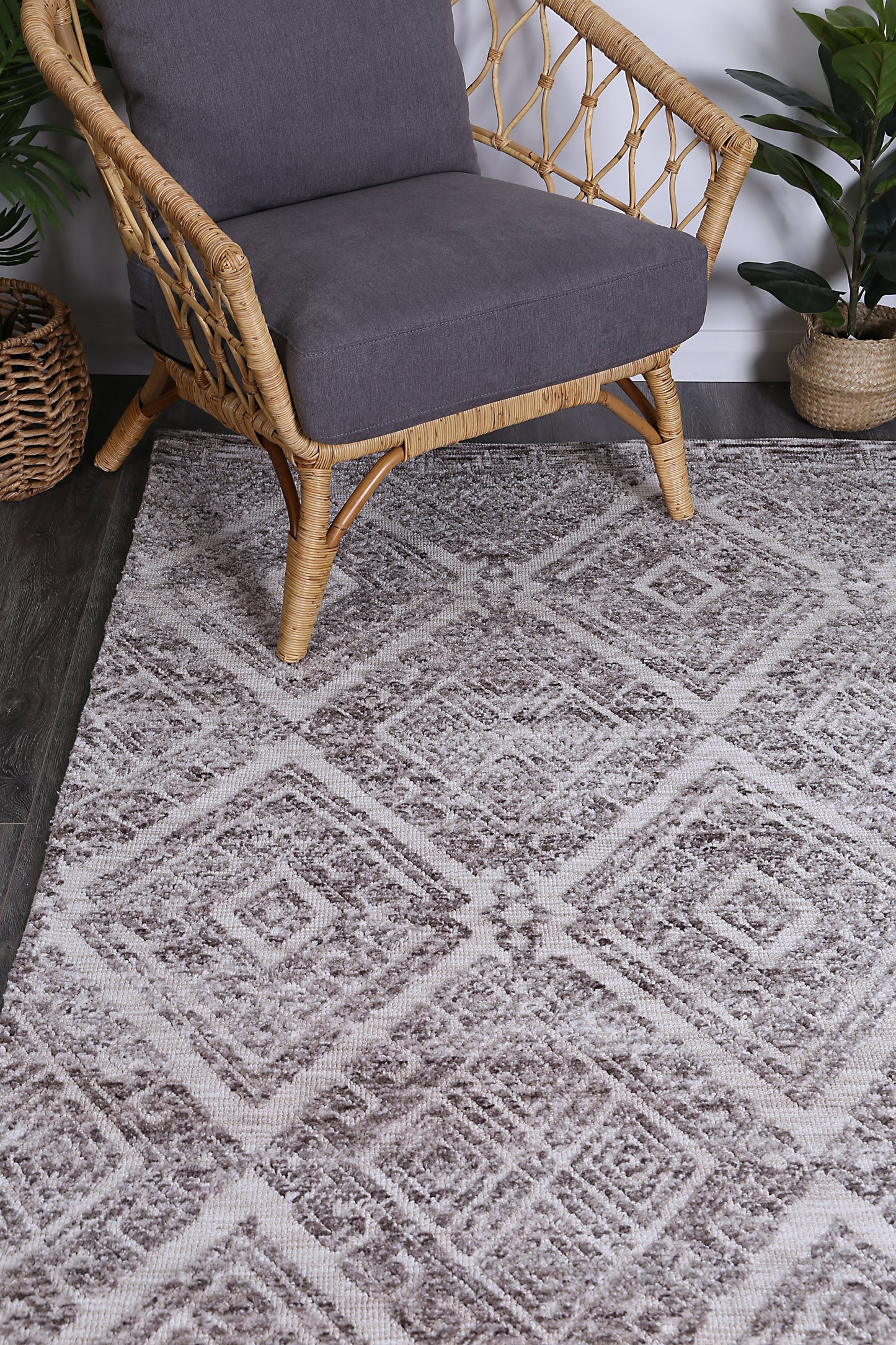 Grey tribal rug with plush polyester for kids rooms, 160x230cm, stylish and soft.