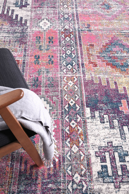 Vintage-inspired area rug for childrens playroom, 160x230cm, delicate design ideal for cozy decor.