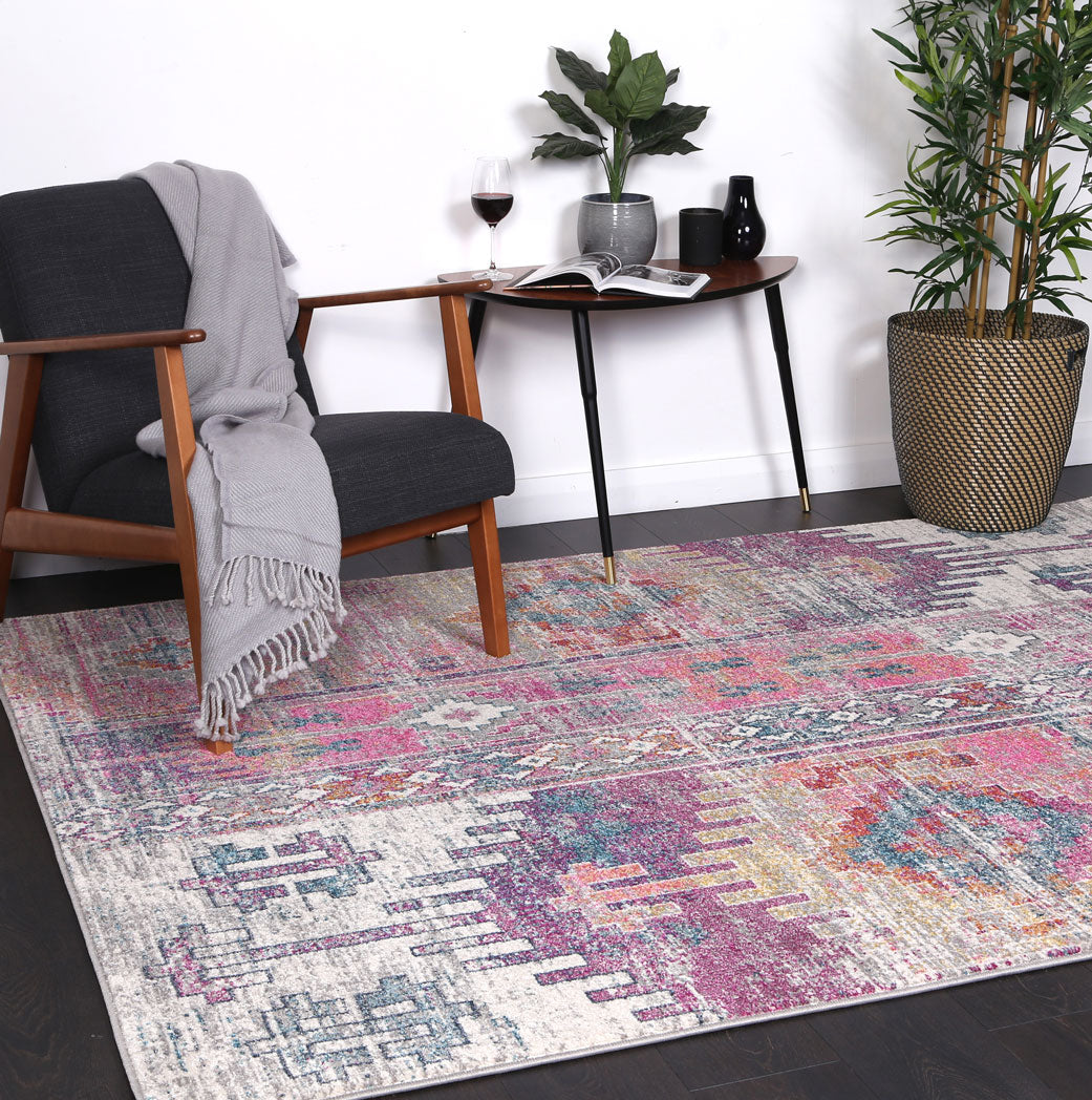 Vintage-Inspired Delicate Collection Area Rug - 160x230cm, ideal for cozy childrens playrooms.