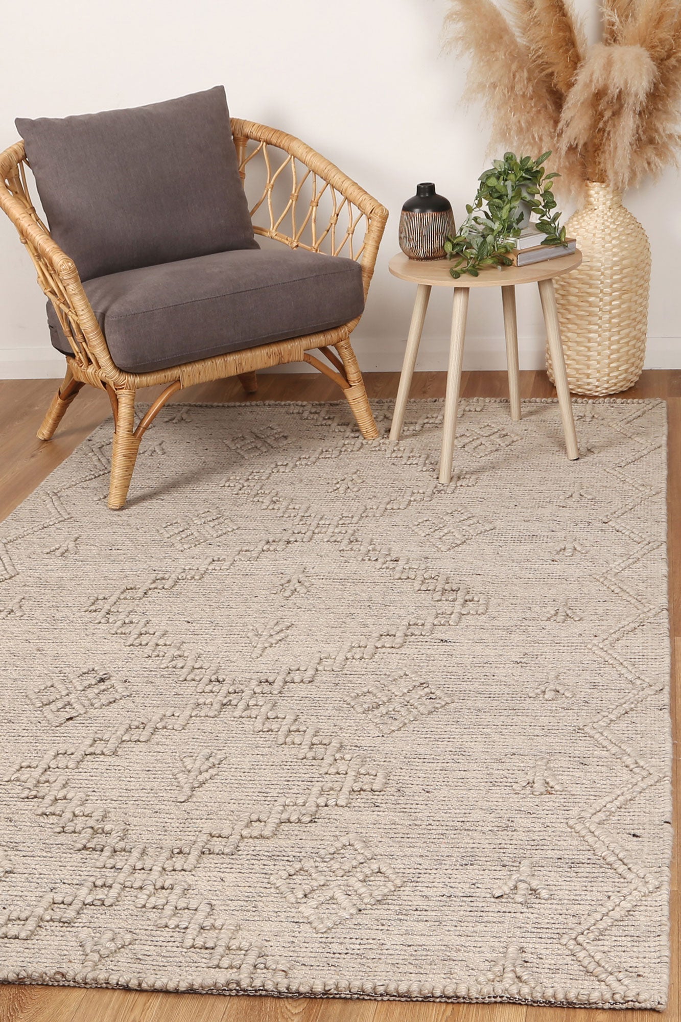 Kids tribal wool blend area rug in Goa design, size 200x290, without tassels. Vivid colors, playful pattern.