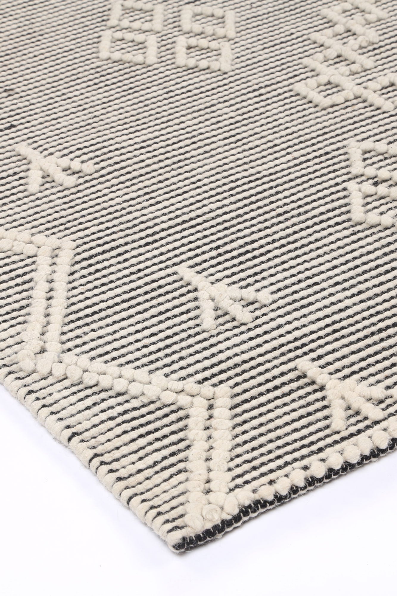 Kids cream wool rug with tribal geometric design, 300x400cm - perfect for playrooms and bedrooms.