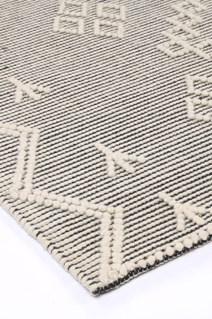 Kids cream wool rug with tribal geometric design, 300x400cm - perfect for playrooms and bedrooms.