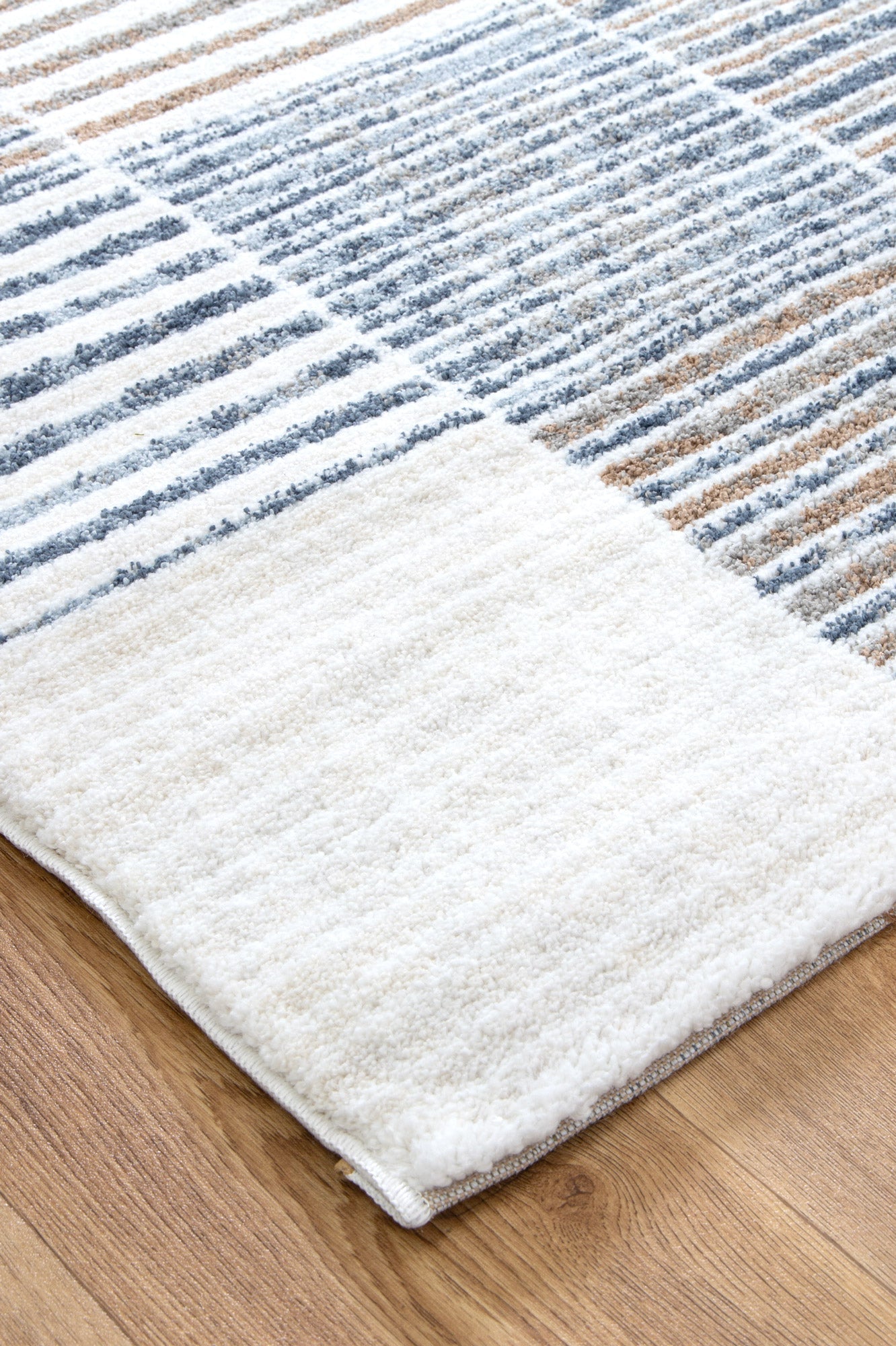 Soft 15mm thick Turkish polyester rug for childrens comfort, 120x170cm size, stylish and durable.