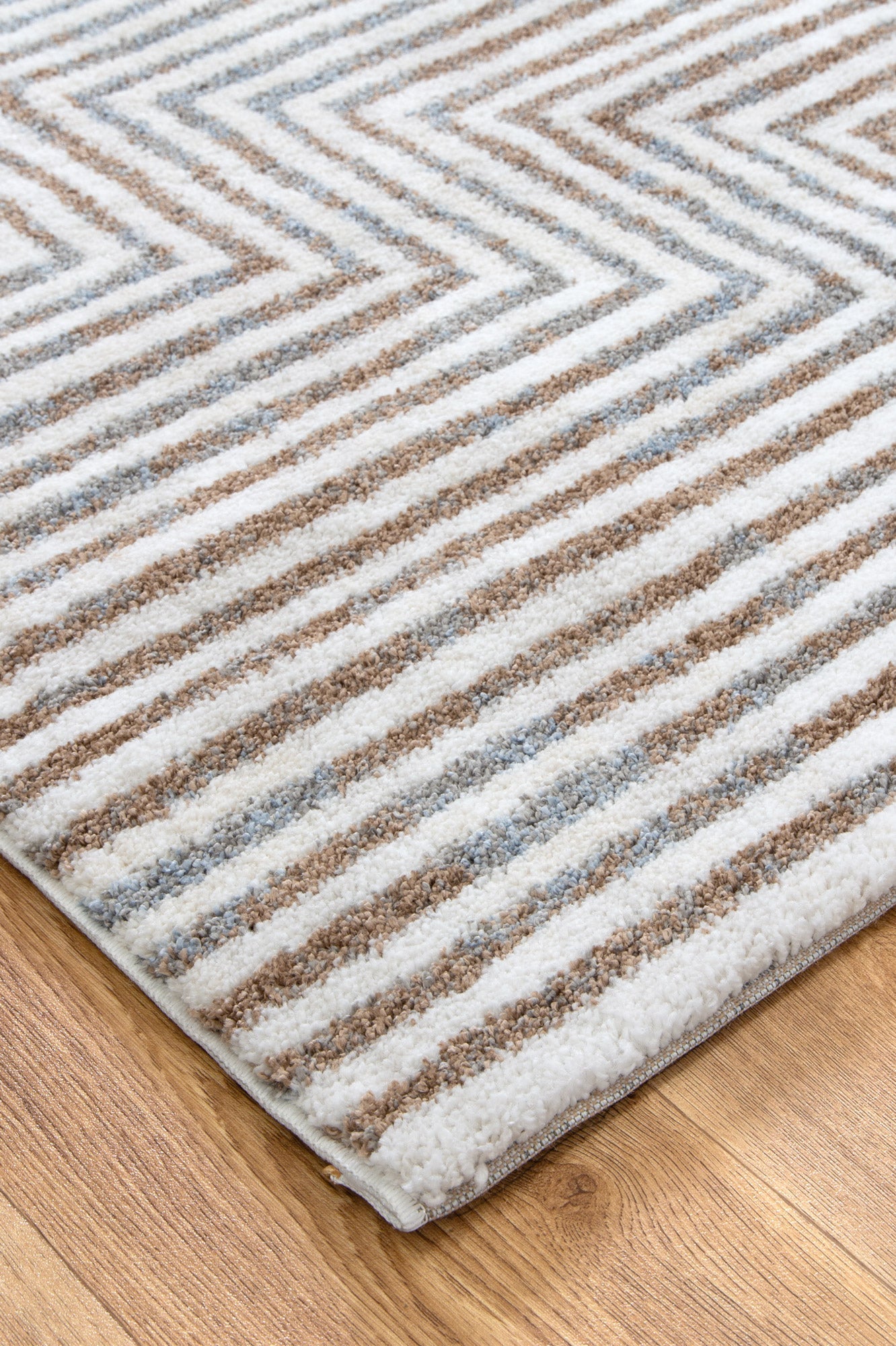 Grace Turkish polyester rug with plush 15mm comfort, ideal for kids playrooms and bedrooms.