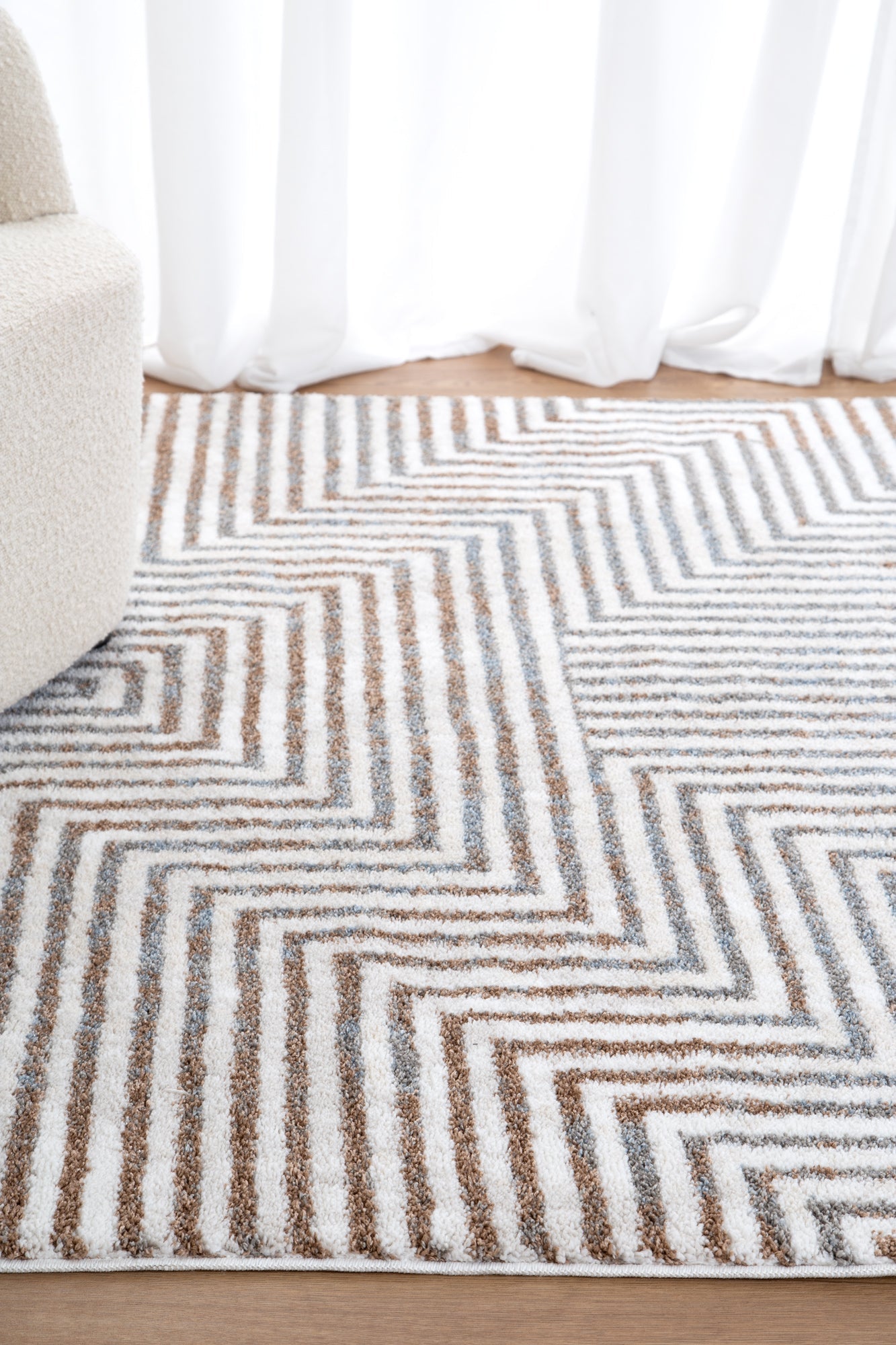 Turkish Polyester Rug | Soft 15mm pile, 200x290cm, perfect for adding comfort to kids rooms.