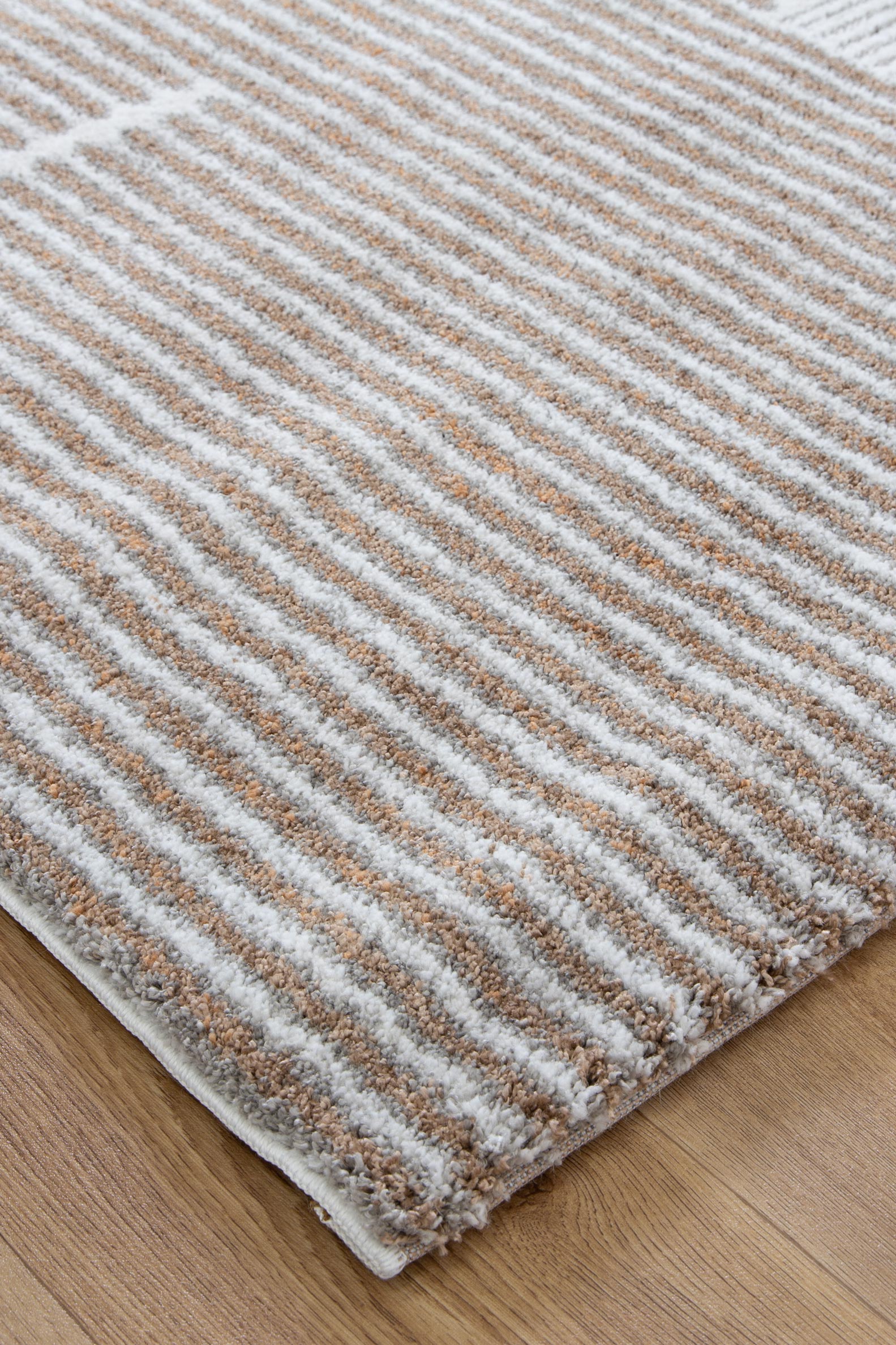 Luxurious 2cm thick plush polyester rug for childrens rooms (160x230). Ultimate comfort and style.