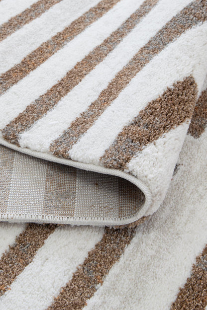 Soft 2cm thick polyester rug, 160x230cm. Perfect for kids room comfort and style.