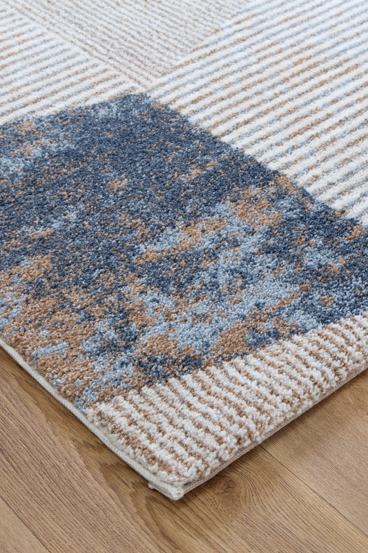 Plush 2cm thick polyester rug with kids room design, size 160x230cm for indulgent comfort.