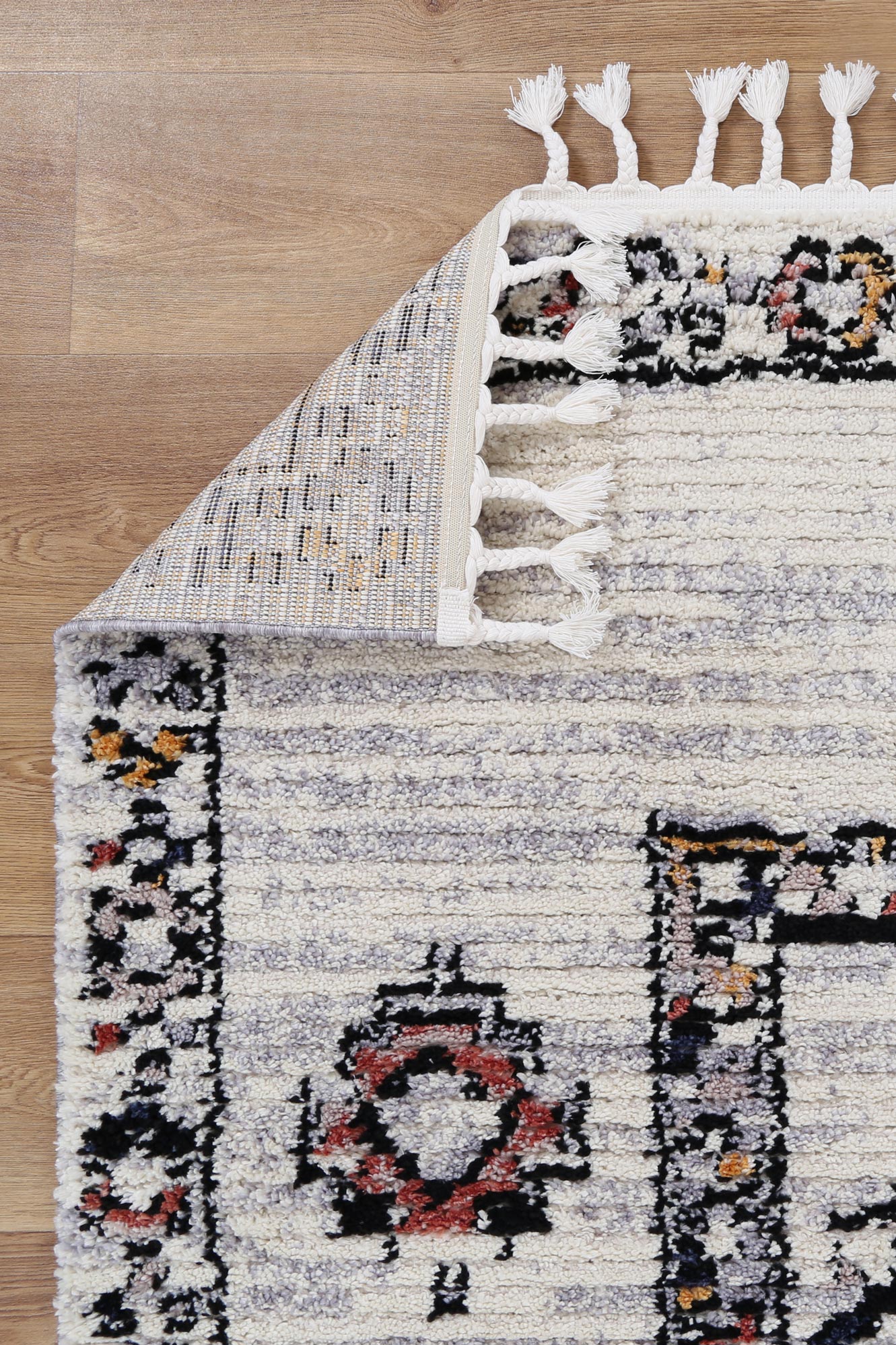 Soft and colorful 200x290cm plush shag rug for kids rooms by Moda Morocco.