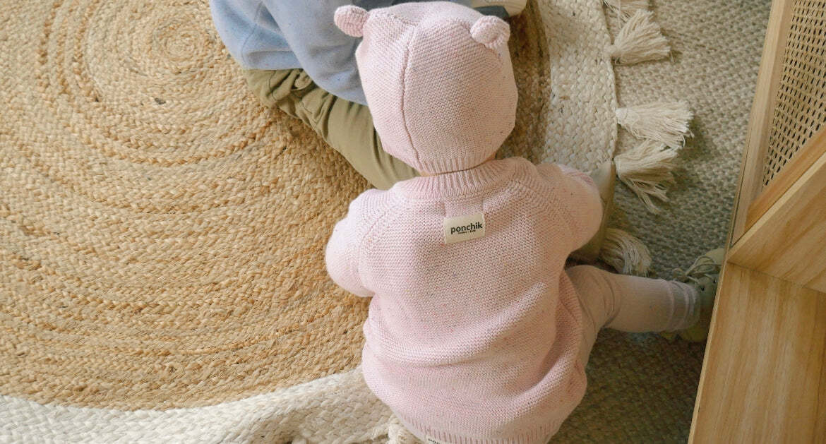 Adorable bear-themed beanie hat for babies & kids, perfect for warmth in winter.