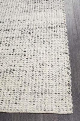 Discover the perfect finishing touch for your decor with the Skandinavian 300 Grey Floor Rug.