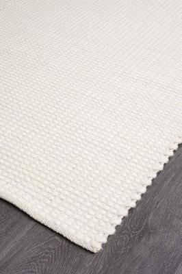Bring the charm of Scandinavia to your home with our Skandinavian White Floor Rug.