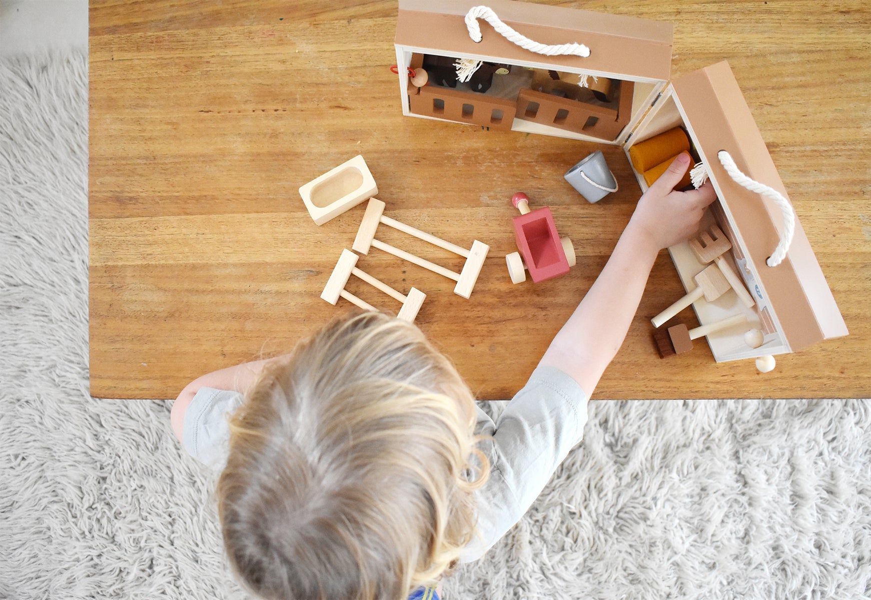 Tooky Toy horse stable Portable and easy to store